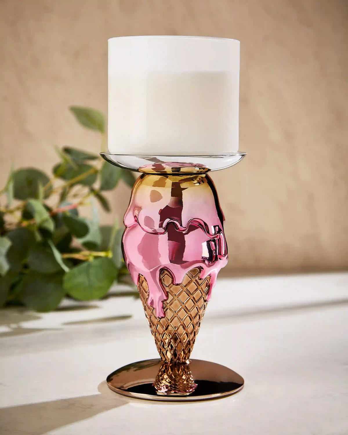Double-Scoop Cone Pedestal